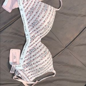 Victoria’s Secret 34D no underwire padded bra